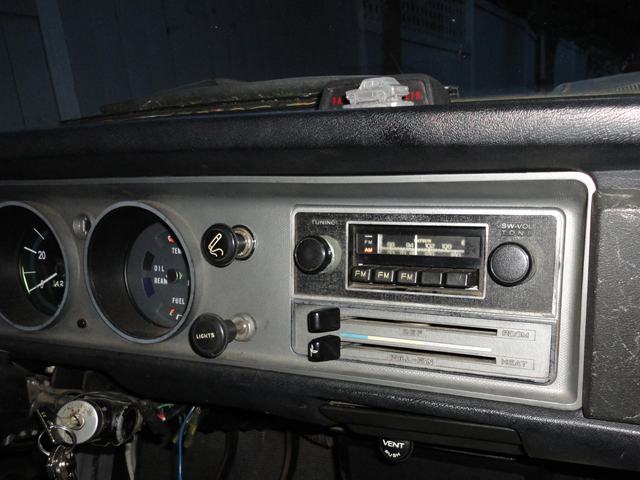 Datsun AM/FM radio